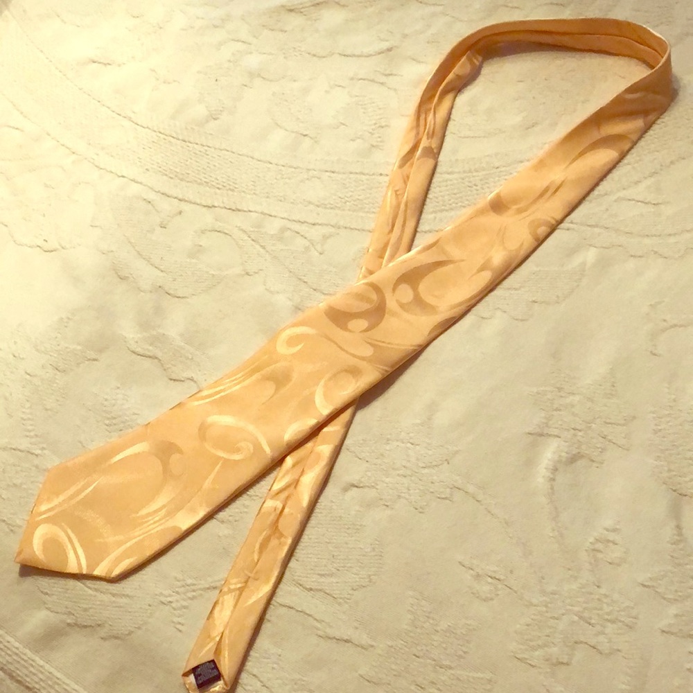 David Taylor Yellow Necktie. 100% Polyester